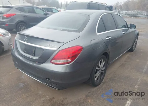 2017 Mercedes-Benz C 300 4Matic z USA, uszkodzony, nr VIN 55SWF4KB6HU191966